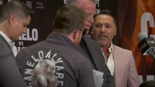As predictable as the weather: Feud between Canelo Alvarez, Oscar De La Hoya nearly turns violent at tense news conference taken Las Vegas (Boxing)